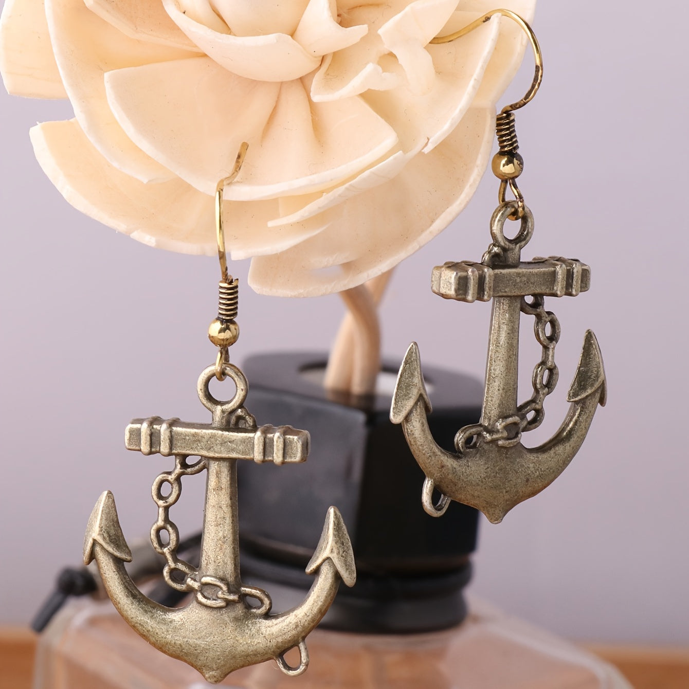 Vintage-Inspired Boat Anchor Dangle Earrings - Unique Creative Personality Gift for Women - Zinc Alloy Jewelry with Exquisite Details and Durable Construction