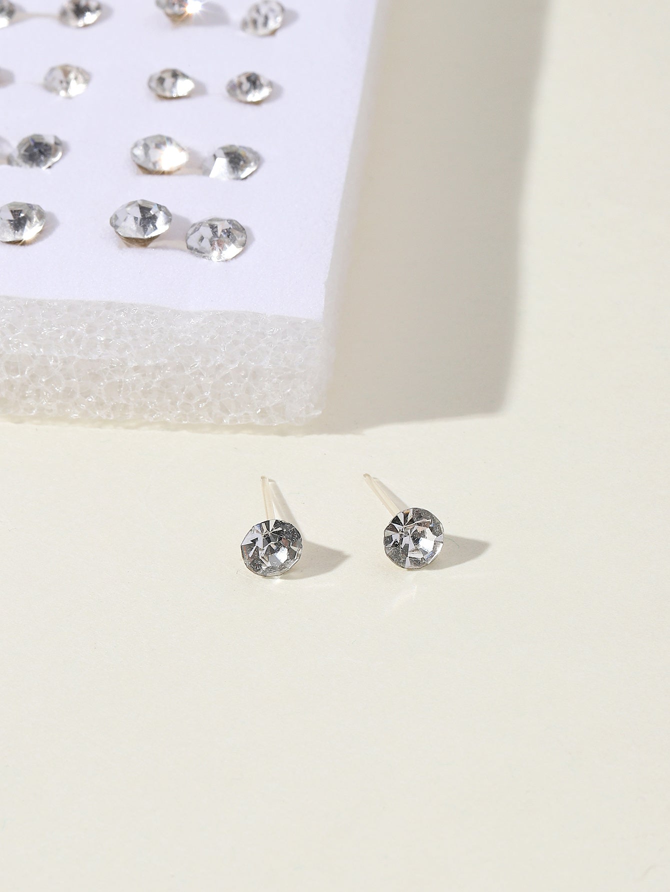 Large Set of 100 Pairs of Randomly Mixed Colorful Rhinestones Simple Fashion Shiny Plastic Glue Needle Earrings