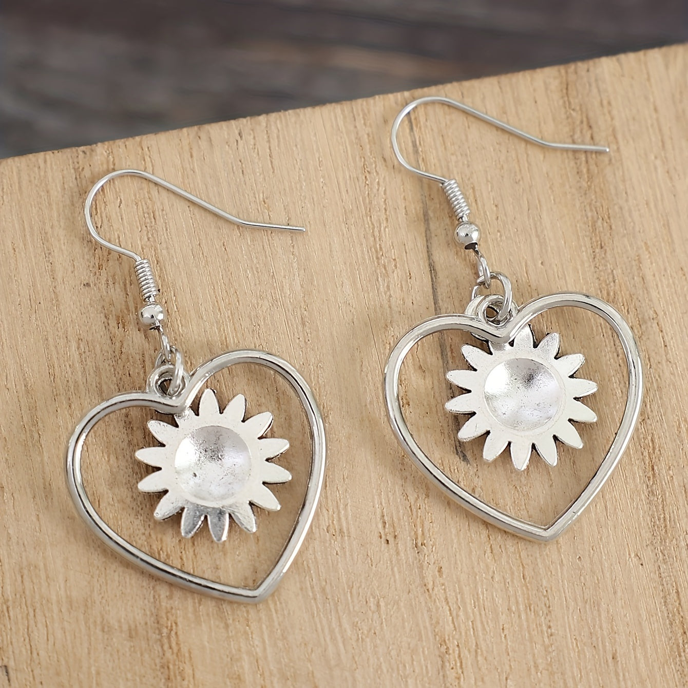 Retro Bohemian Hollow Heart With Sunflower Design Dangle Earrings Zinc Alloy Silver Plated Jewelry Female Trendy Gift