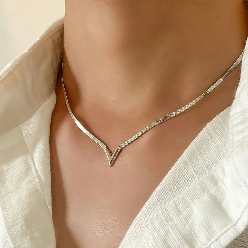 Fashion Simple Design Women's Necklaces in Europe and The United States Personalized Trend Holiday Party Accessories Gifts