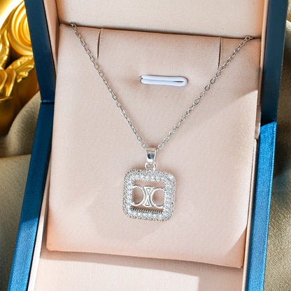 The letter necklace is a niche style specially designed for women. It won't fade and is a fashionable clothing necklace