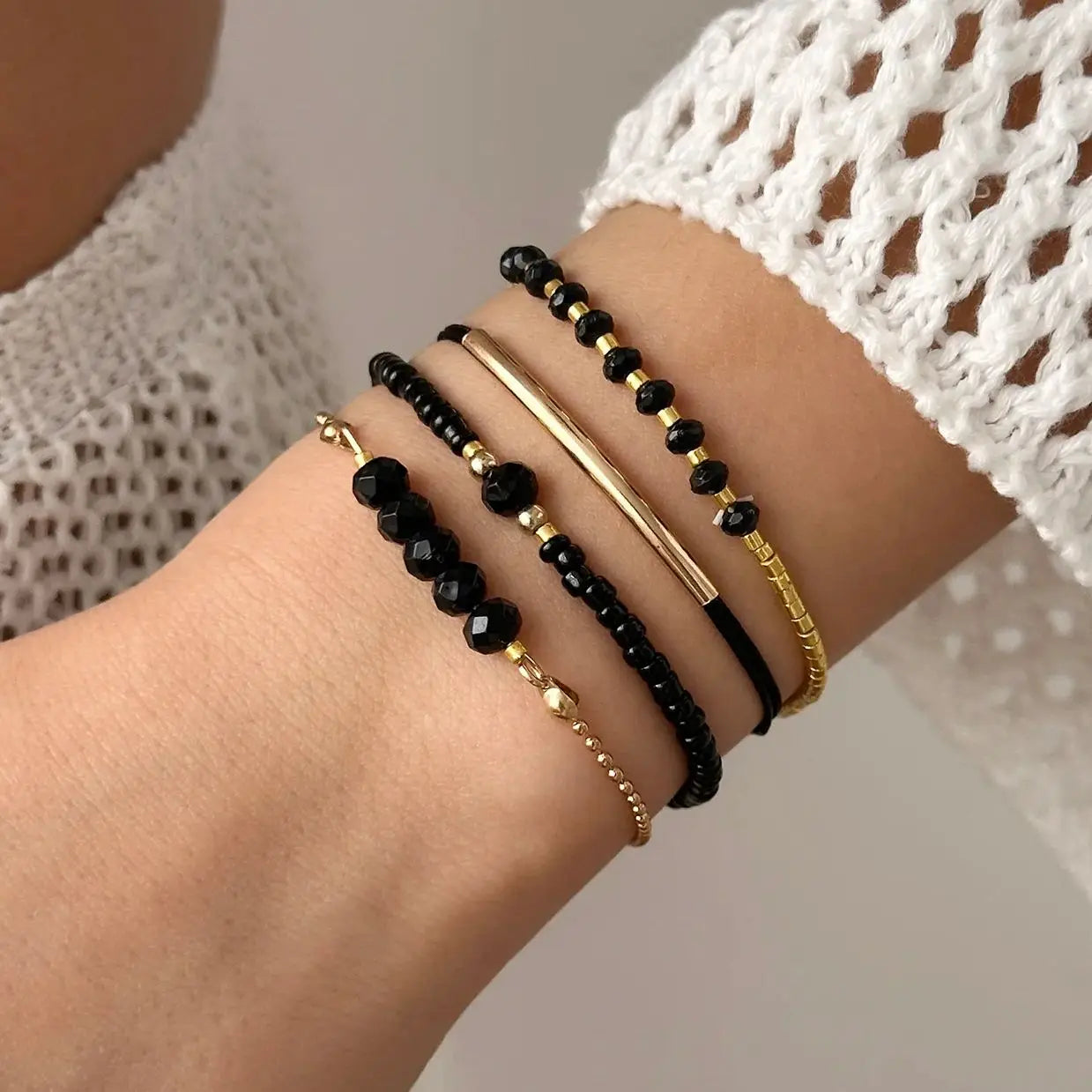 Handmade Black Crystal Beaded Bracelet for Women Minimalist Rice Beads Elastic Rope Bracelet Summer Vacation Party Jewelry Gift