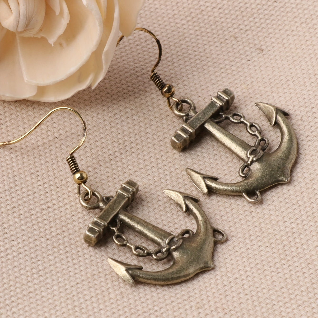 Vintage-Inspired Boat Anchor Dangle Earrings - Unique Creative Personality Gift for Women - Zinc Alloy Jewelry with Exquisite Details and Durable Construction